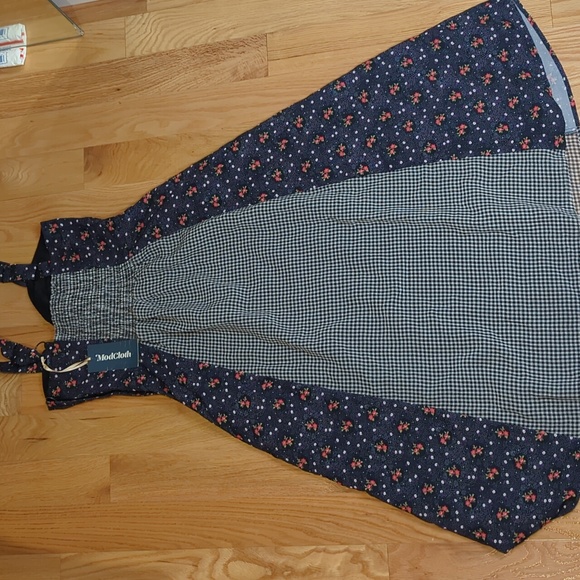 Modcloth Black floral dress with cross pattern center Small NWT - Picture 6 of 11